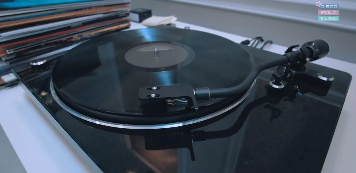 Co skrywa WIELKA posiadłość znanego muzyka disco polo? Robert Sasinowski Skaner pokazuje wnętrze swojego domu! 